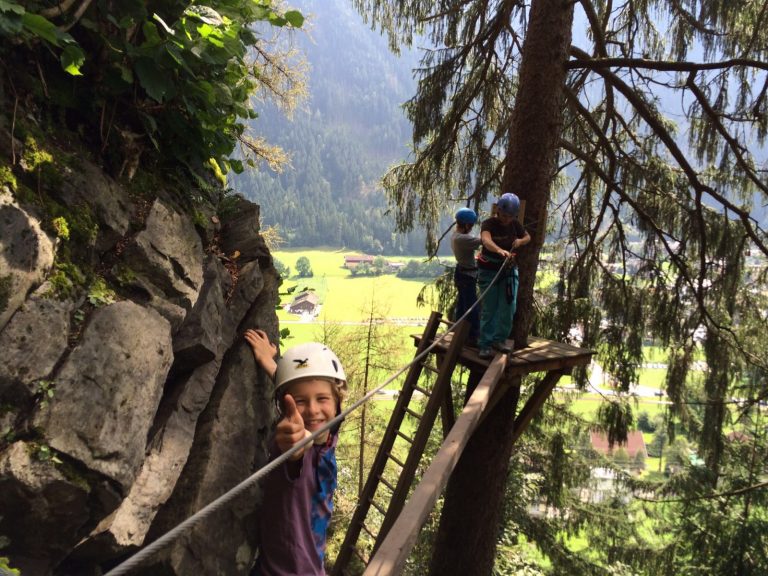 Einen Klettersteig Mit Kindern Sicher Gehen - Climbers Paradise Tirol