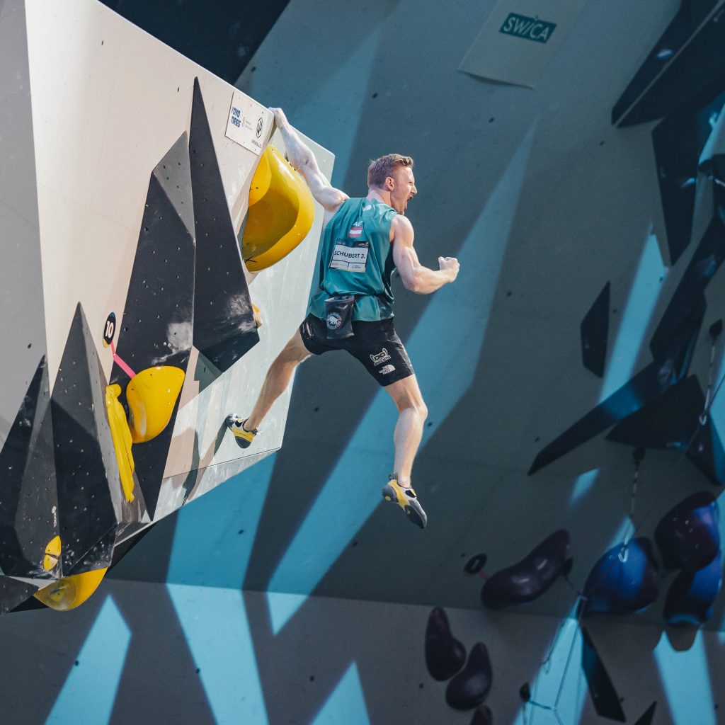 Jakob Schubert beim Bouldern bei den Weltmeisterschaften in Bern (SUI). Lena Drapella/IFSC
