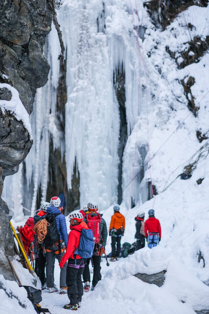 Eisklettern in der Eiswelt Taschachschlucht, Pitztal. Foto: Simon Schöpf