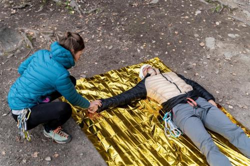 Erste Hilfe im Klettergarten: Stabile SL bei Wirbelsäulenverletzungen