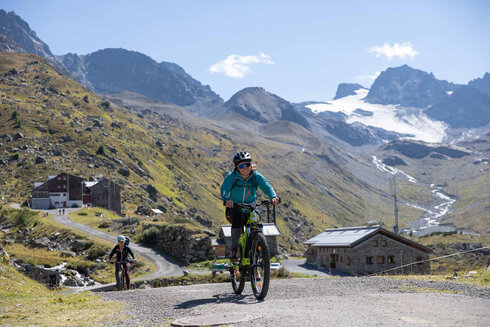 Der Weg zu den Kletterlocations kann manchmal mit dem Bike gefahren werden. 