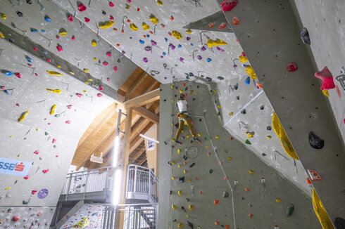 Some sport climbing routes in the climbing hall lead right up to the ceiling.