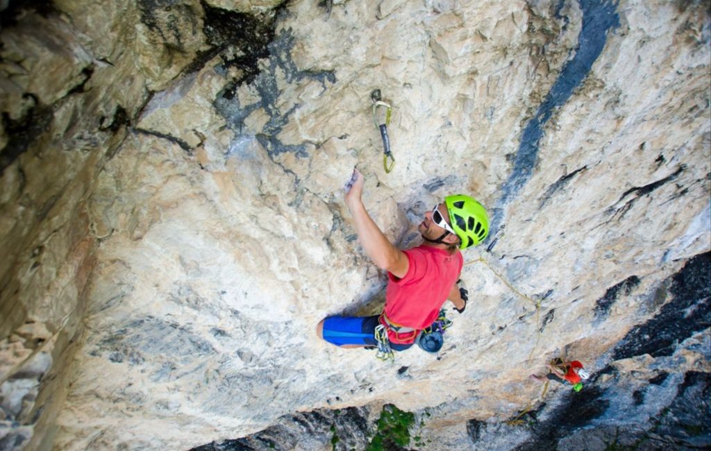 Christian Piccolruaz in seiner Route "Chief Pinnis" (7+/8-). Foto: Peter Manhartsberger