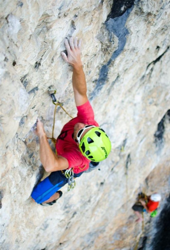 Christian Piccolruaz in seiner Route "Chief Pinnis" (7+/8-). Foto: Peter Manhartsberger