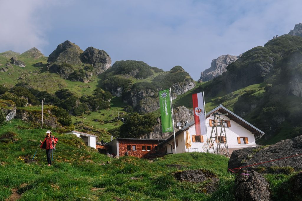 Klettern auf der Muttekopfhütte (Lechtaler Alpen). Foto: Simon Schöpf