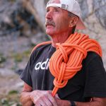 Das Bild zeigt ein Portrait von HAnsjörg Randl beim Hüttenblock auf der Heidelberger Hütte.