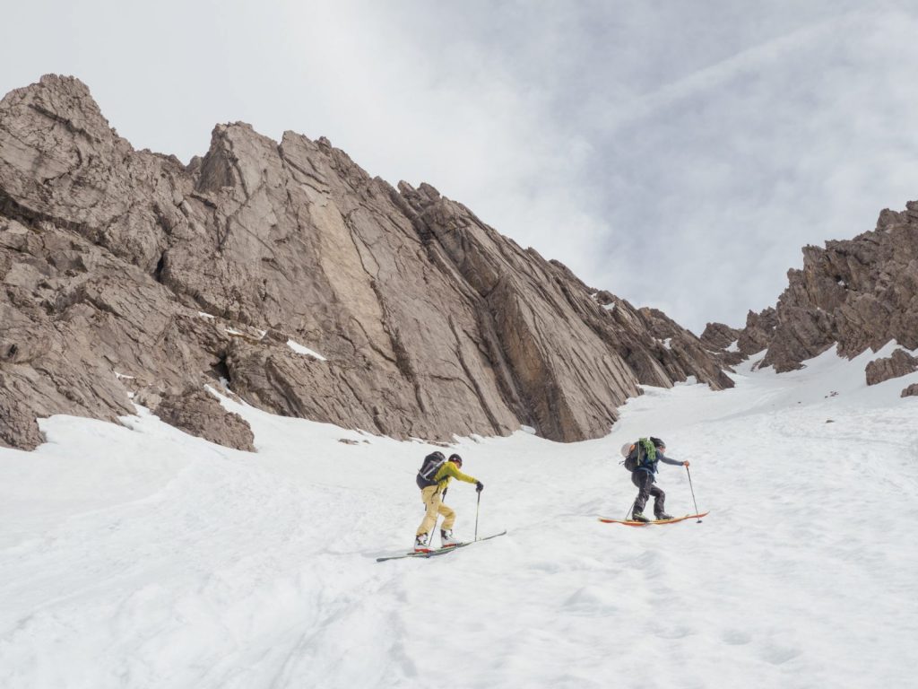 Skitour bis zum Fels in der Ferienregion Imst, Foto: Simon Schöpf | Climbers Paradise