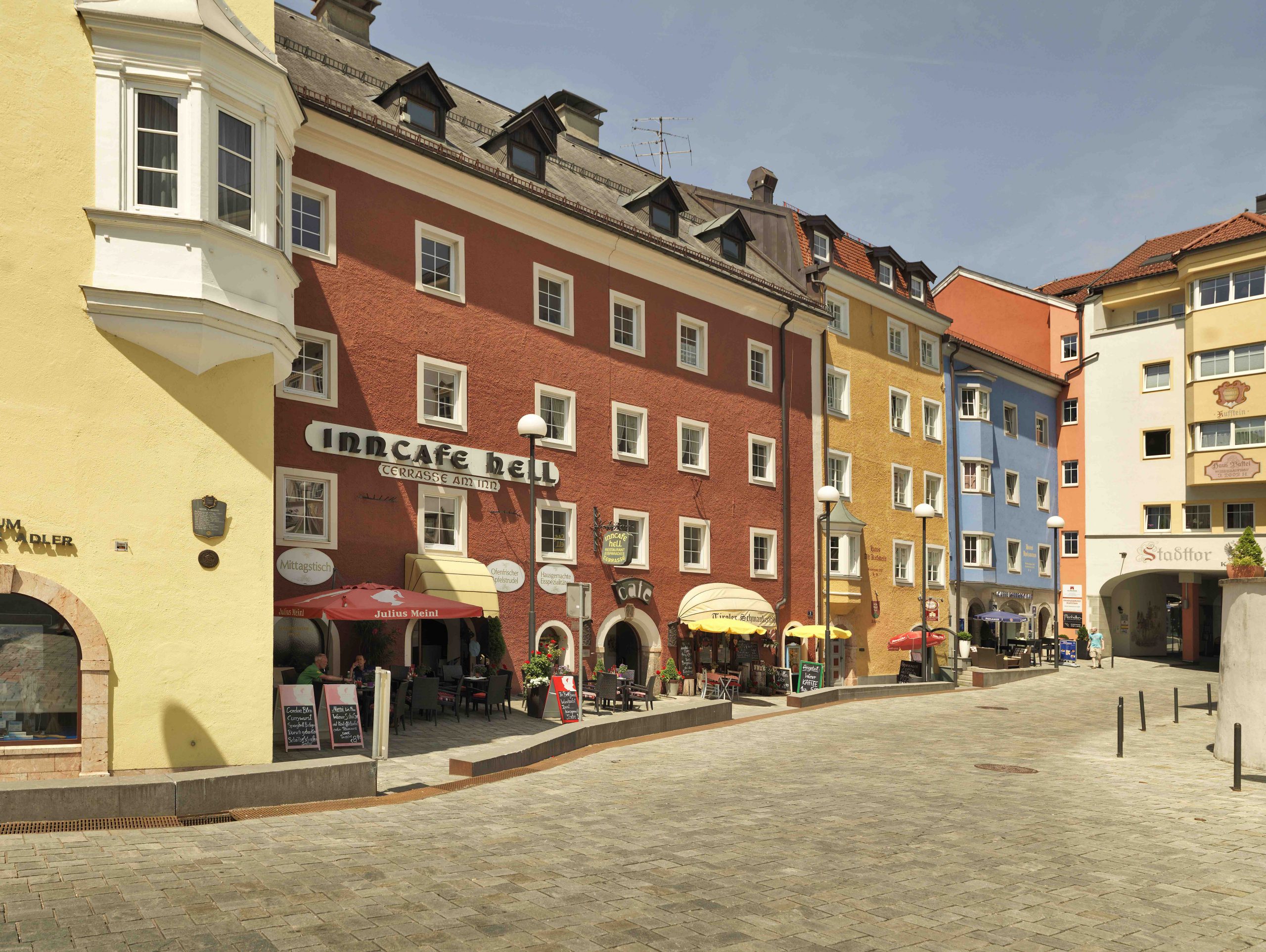 Kufstein besticht durch seine schöne Architektur und viele nette Cafés und Bars, Foto: Lolin I Climbers Paradise