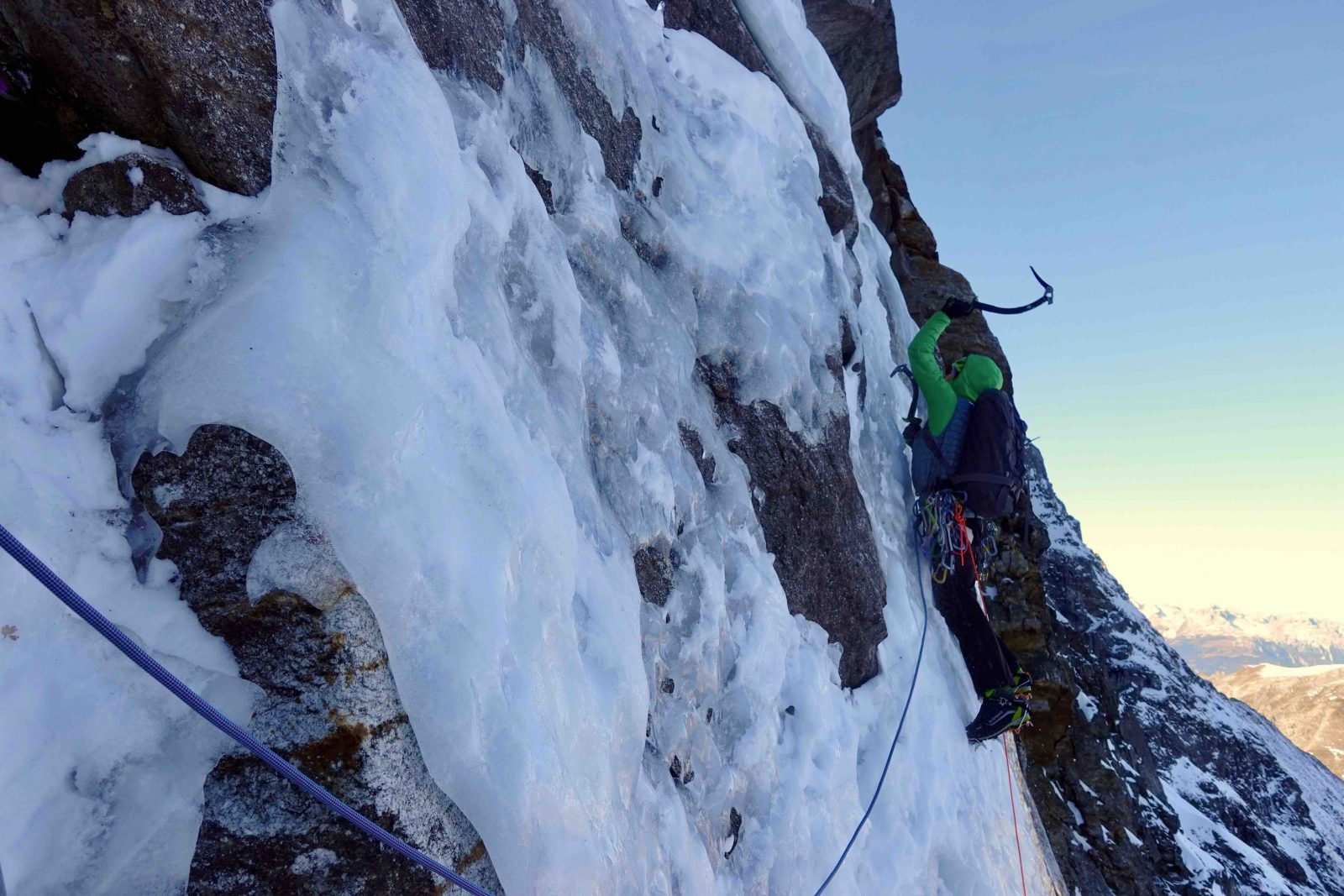 Sagwand-Nordwan, dünnes Eis vor allem am Beginn der Route, Foto: Ines Papert und Luka Lindič | Climbers Paradise