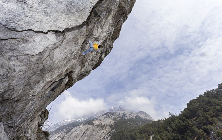 Klettern mit Überhang bei der Arzbergklamm, Foto: Günter Durner | Climbers Paradise