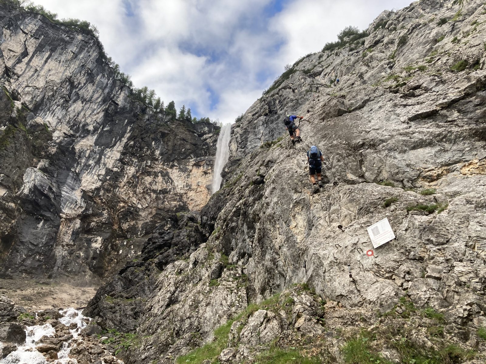 Ehrwalder Klettersteigrunde - Einstieg Seeben Klettersteig; Foto: Susa Schreiner | Climbers Paradise