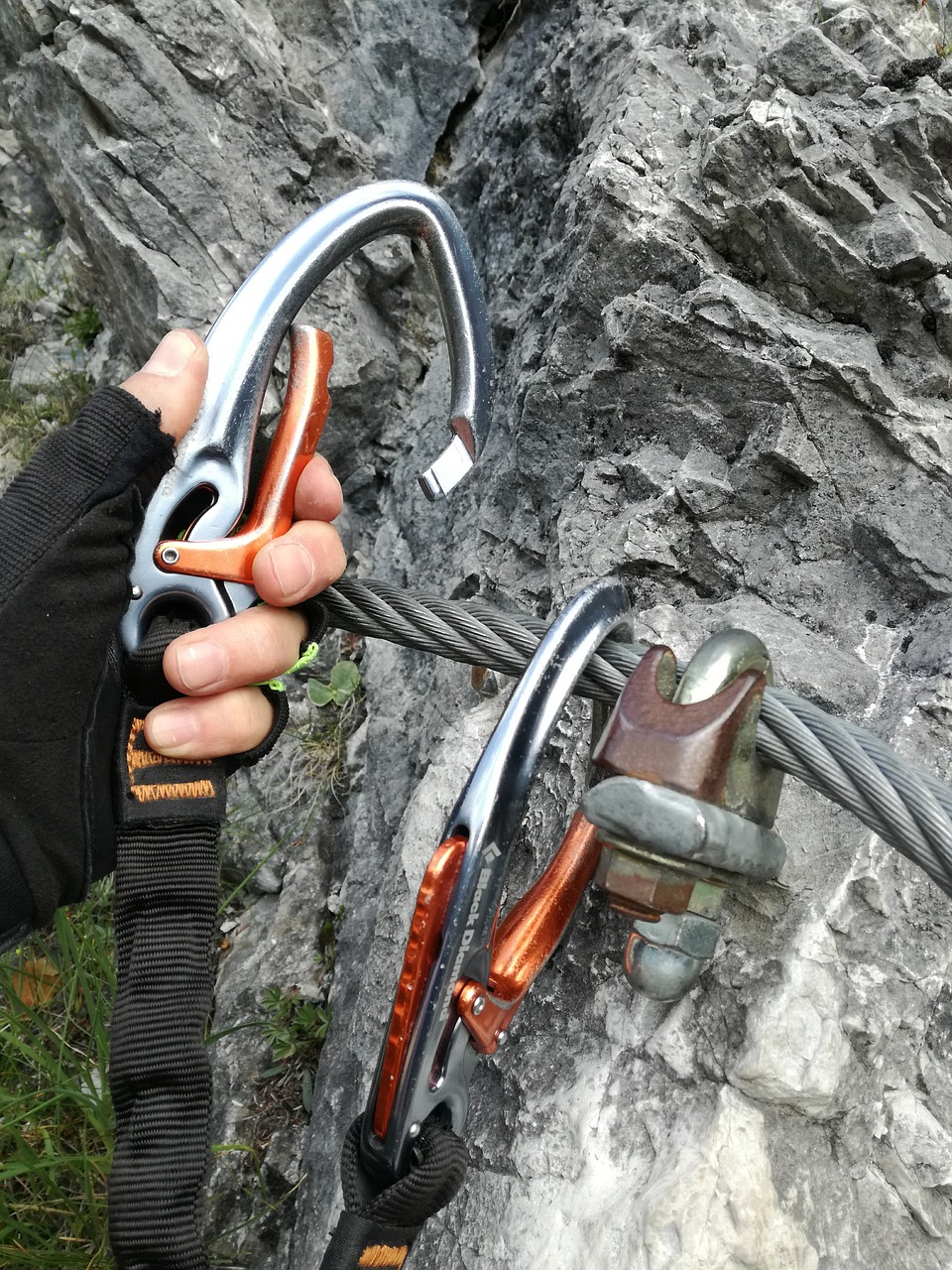 Richtiges Einhängen der Karabiner, Foto: pixabay | Climbers Paradise