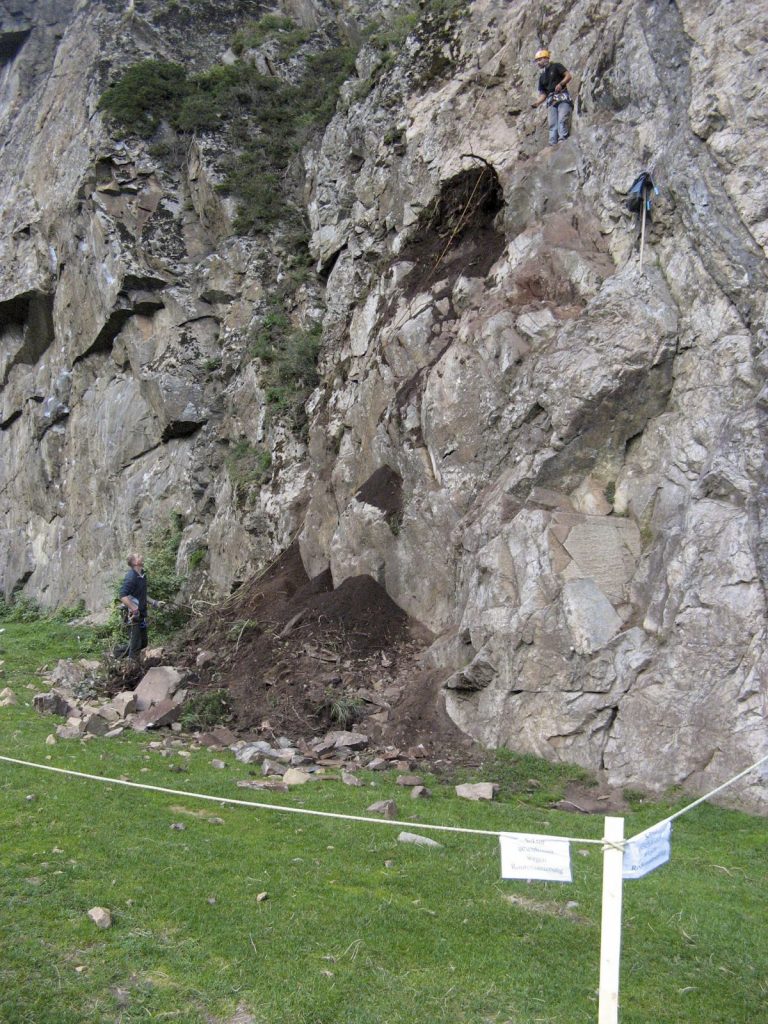 Wer in der Natur unterwegs ist, muss ab und an mit Hindernissen rechnen, Foto: Mike Gabl | Climbers Paradise