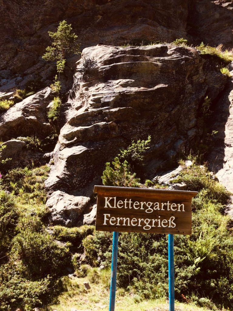 Kinder toben sich im Klettergarten Fernergries aus | Climbers Paradise