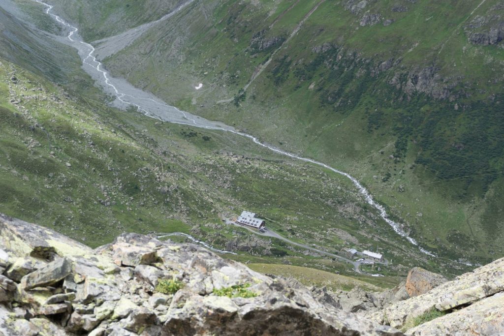 Ein tiefer Blick zur Jamtalhütte in Paznaun | Climbers Paradise