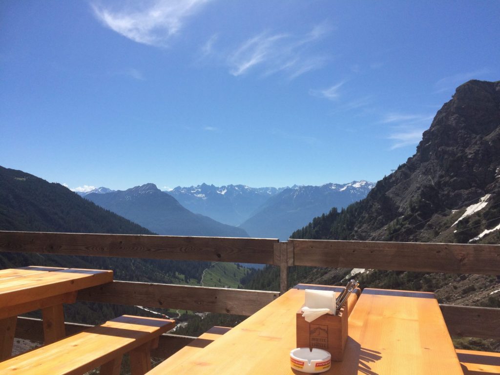 Panoama auf der Terasse und leckere Schmankerl auf der Muttekopfhütte | Climbers Paradise