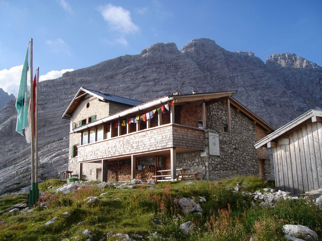 Die Schmidt-Zabierow-Hütte in den Loferer Steinbergen, Foto: Thomas Schöpf | Climbers Paradise