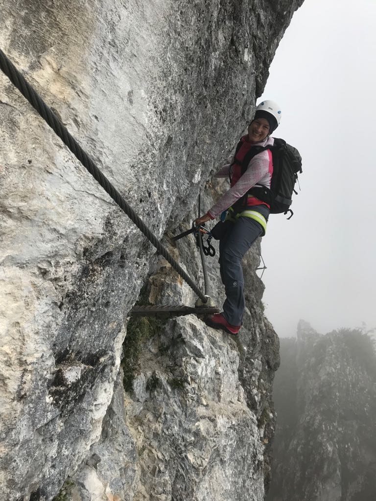 Autorin Susa Schreiner genießt den Klettersteig Klamml | Climbers Paradise