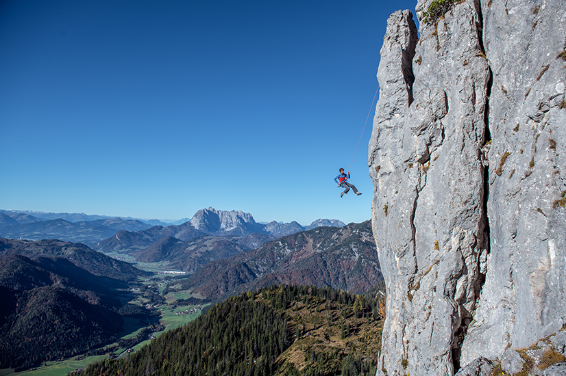 Frei schwebend beim Klettern in der Region Steinberge, Foto: Michael Werlberger | Climbers Paradise