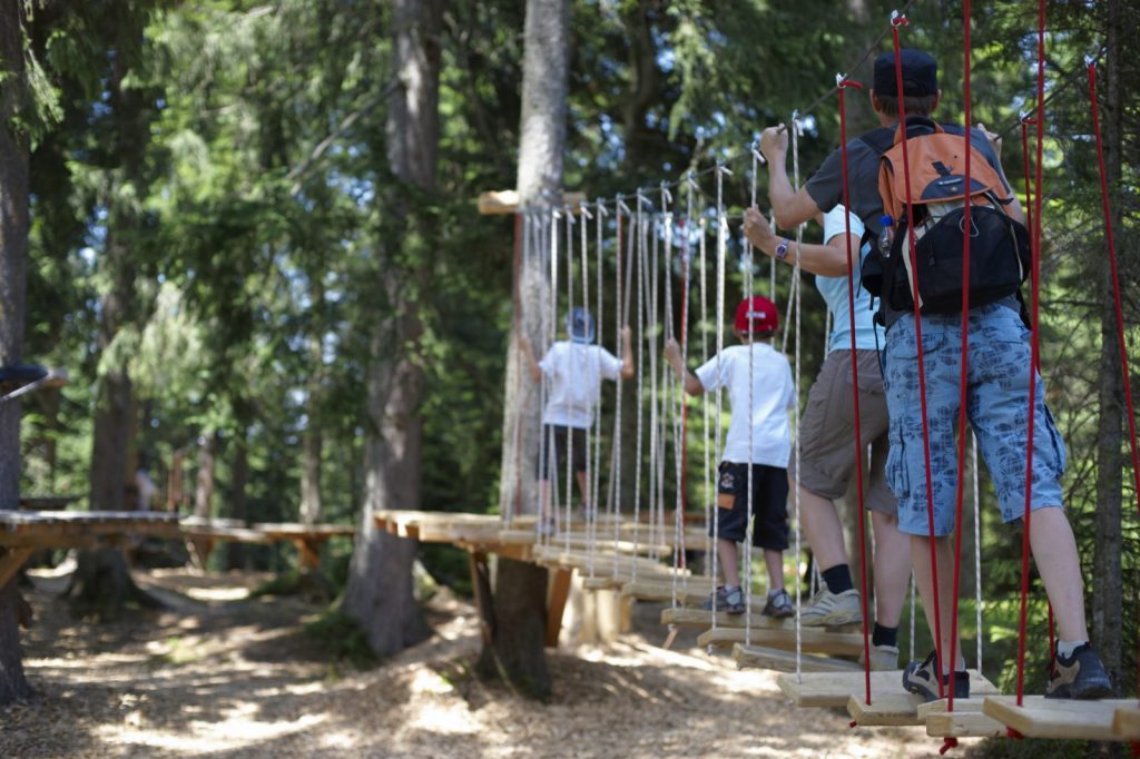 Klettern mit Kindern im Waldseilgarten Timoks Alm, Foto: Toni Niederwieser | Climbers Paradise