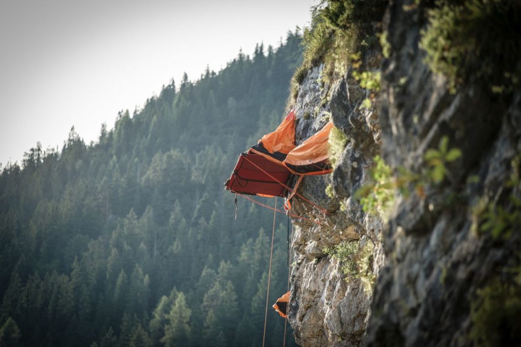 Freischwebend übernachten an der Felswand bei Saalfelden und Leogang, Foto: LemonMedia | Climbers Paradise