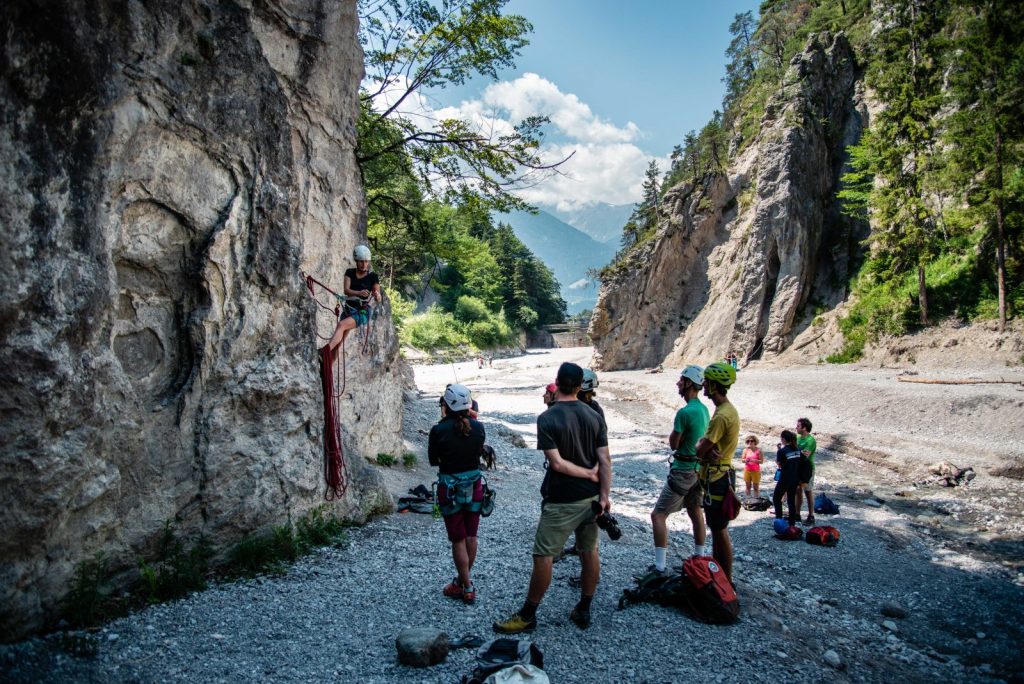 Lerne praktisches Wissen bei den kostenlosen Klettercamps von SAAC, Foto: SAAC | Climbers Paradise