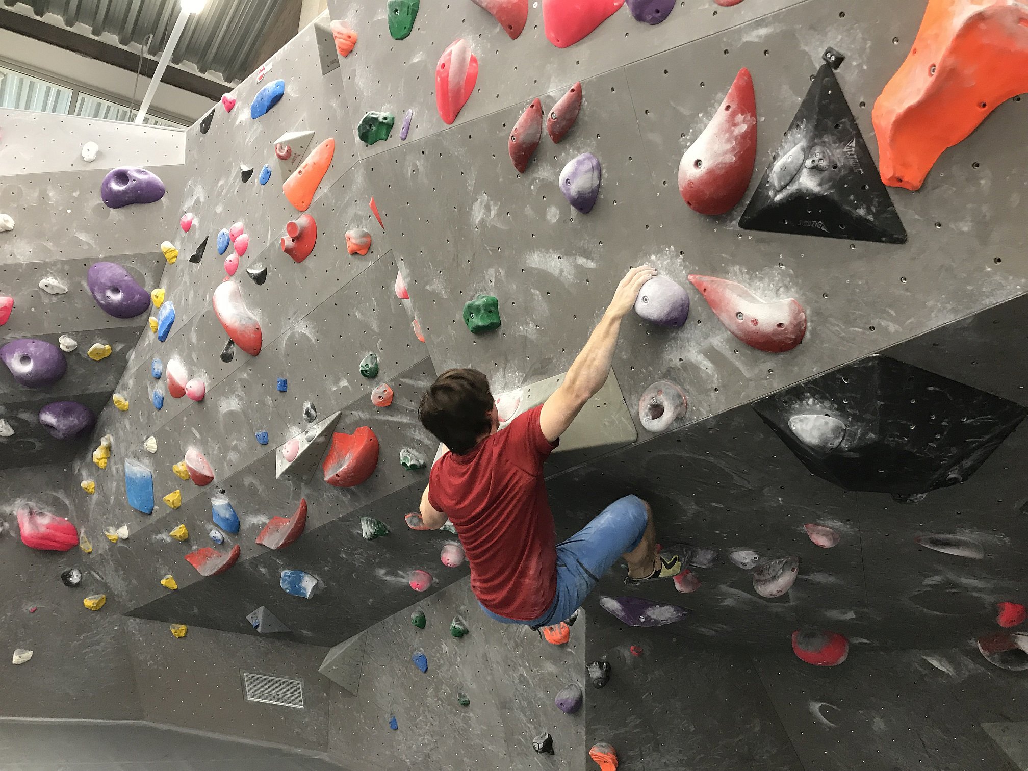 Beim Bouldern die Maximalkraft trainieren | Climbers Paradise