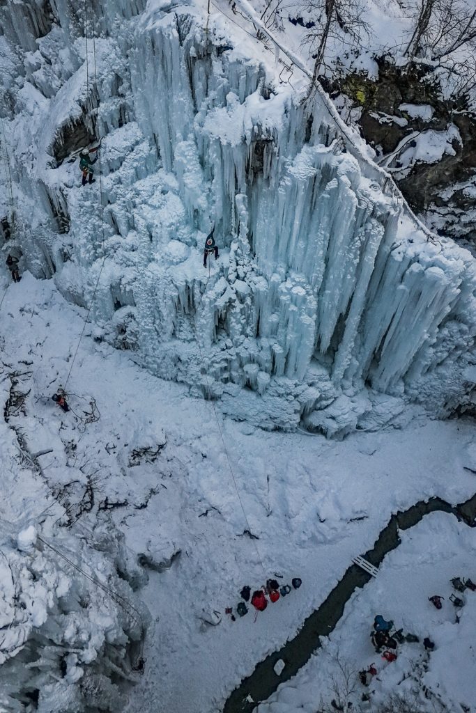 Eisklettern in der Eiswelt Taschachschlucht, Pitztal. Foto: Simon Schöpf